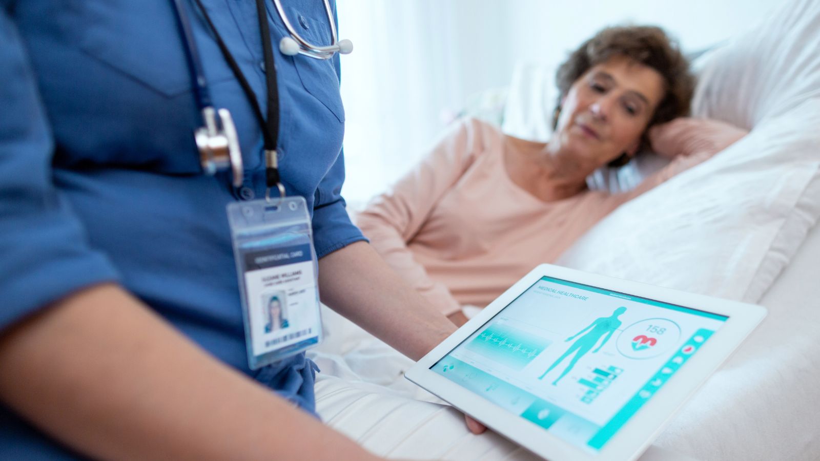 Real-time access to patient care data in an EMR